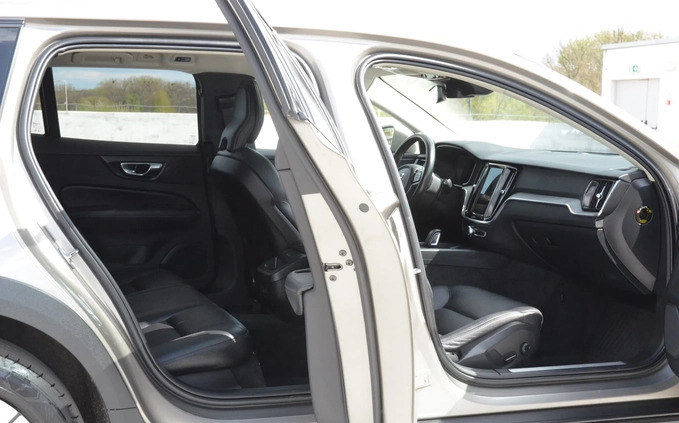 Volvo V60 Cross Country cena 135900 przebieg: 175000, rok produkcji 2021 z Zabrze małe 781